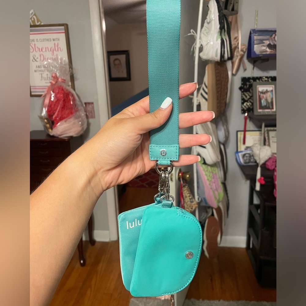 NWOT teal dual pouch wristlet lululemon